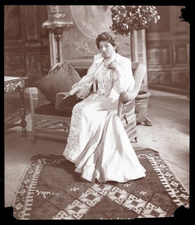 Viola Allen, c.1903 by Byron Company